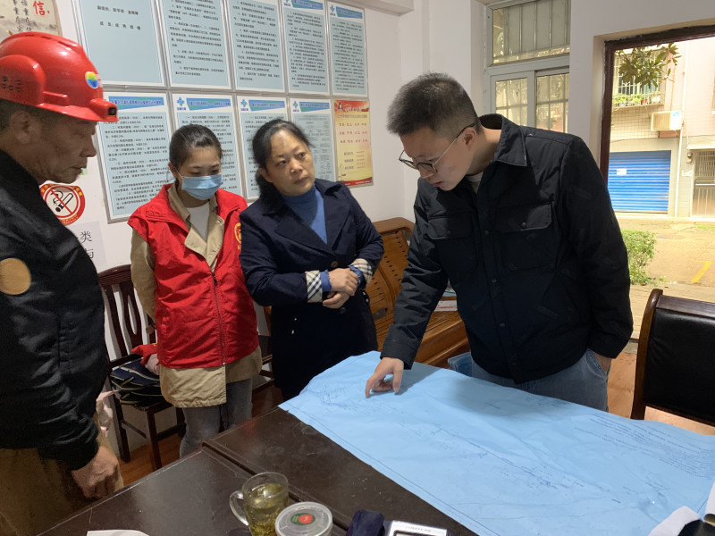 多方对照图纸协商。