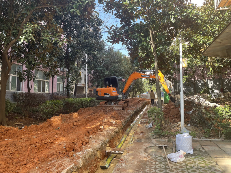 管道铺设工程推进中。