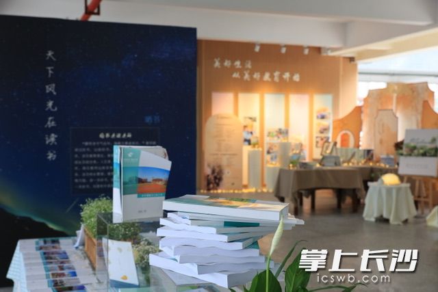 老师们晒出了自己的读书成果。长沙晚报通讯员李天为提供 老师们晒出了自己的读书成果。长沙晚报通讯员李天为提供