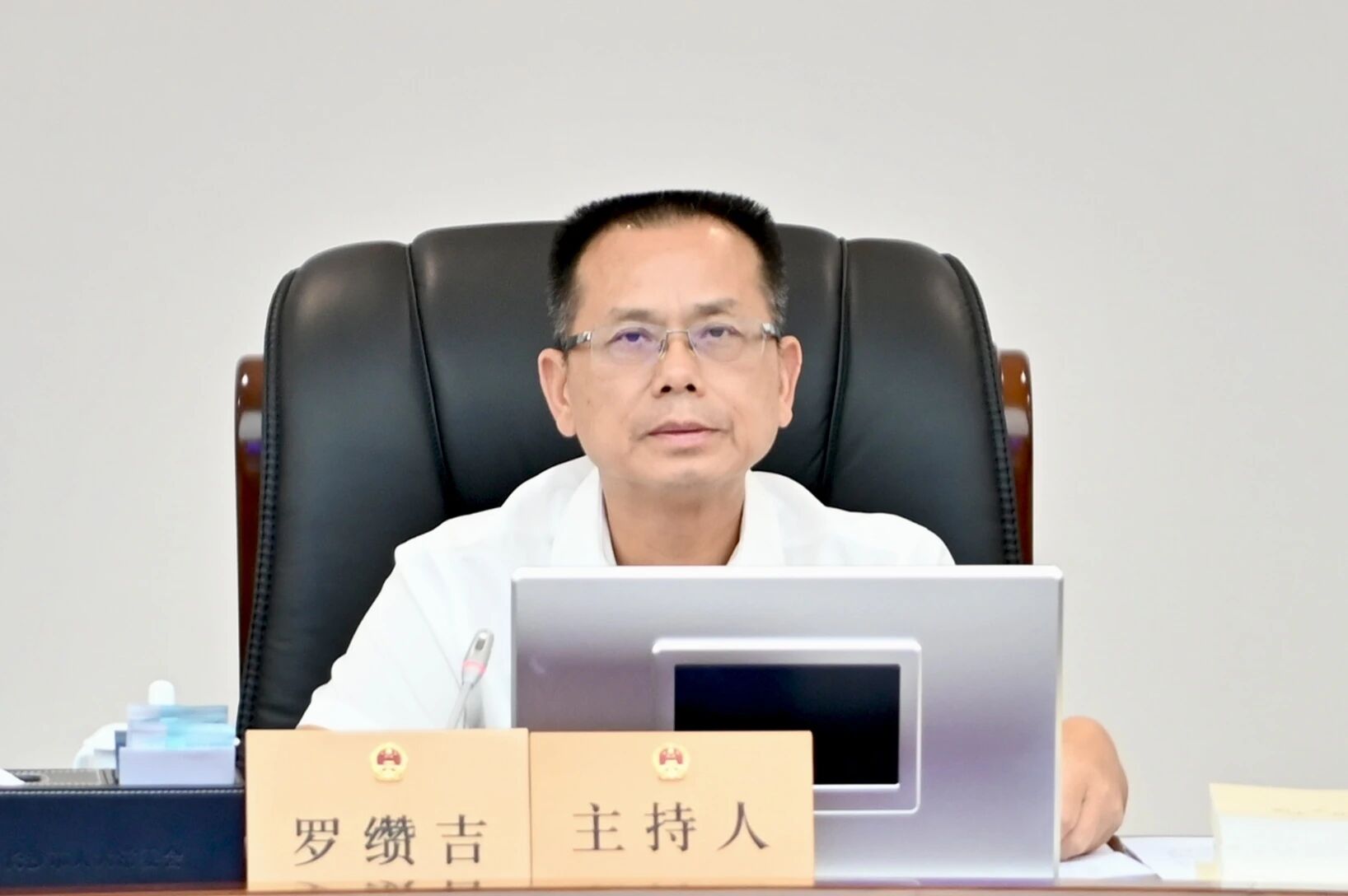 市人大常委会党组书记、主任罗缵吉主持并讲话。