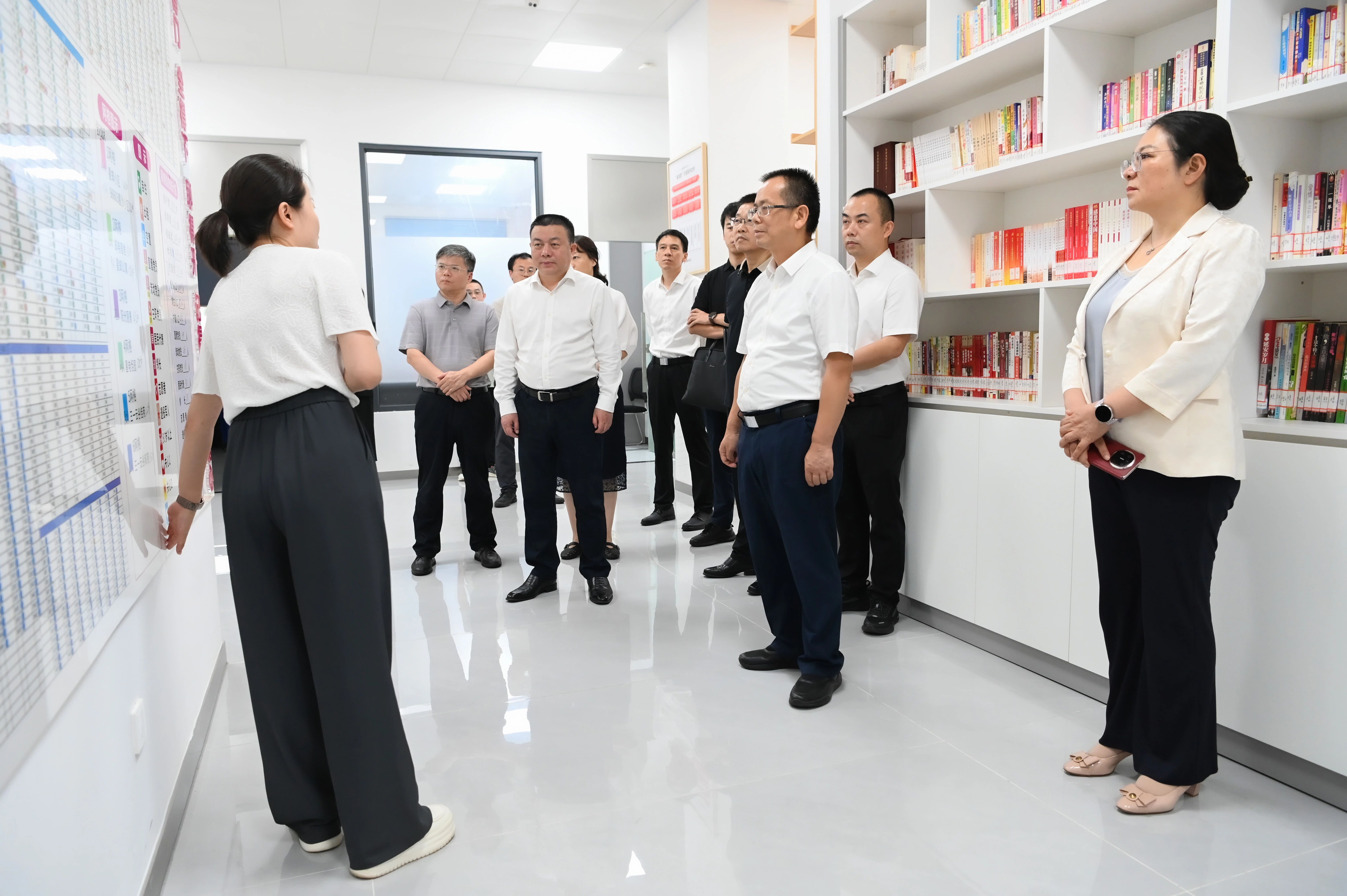长沙市人大常委会党组书记、主任罗缵吉带队指导县乡两级人大换届选举工作。 长沙市人大常委会党组书记、主任罗缵吉带队指导县乡两级人大换届选举工作。