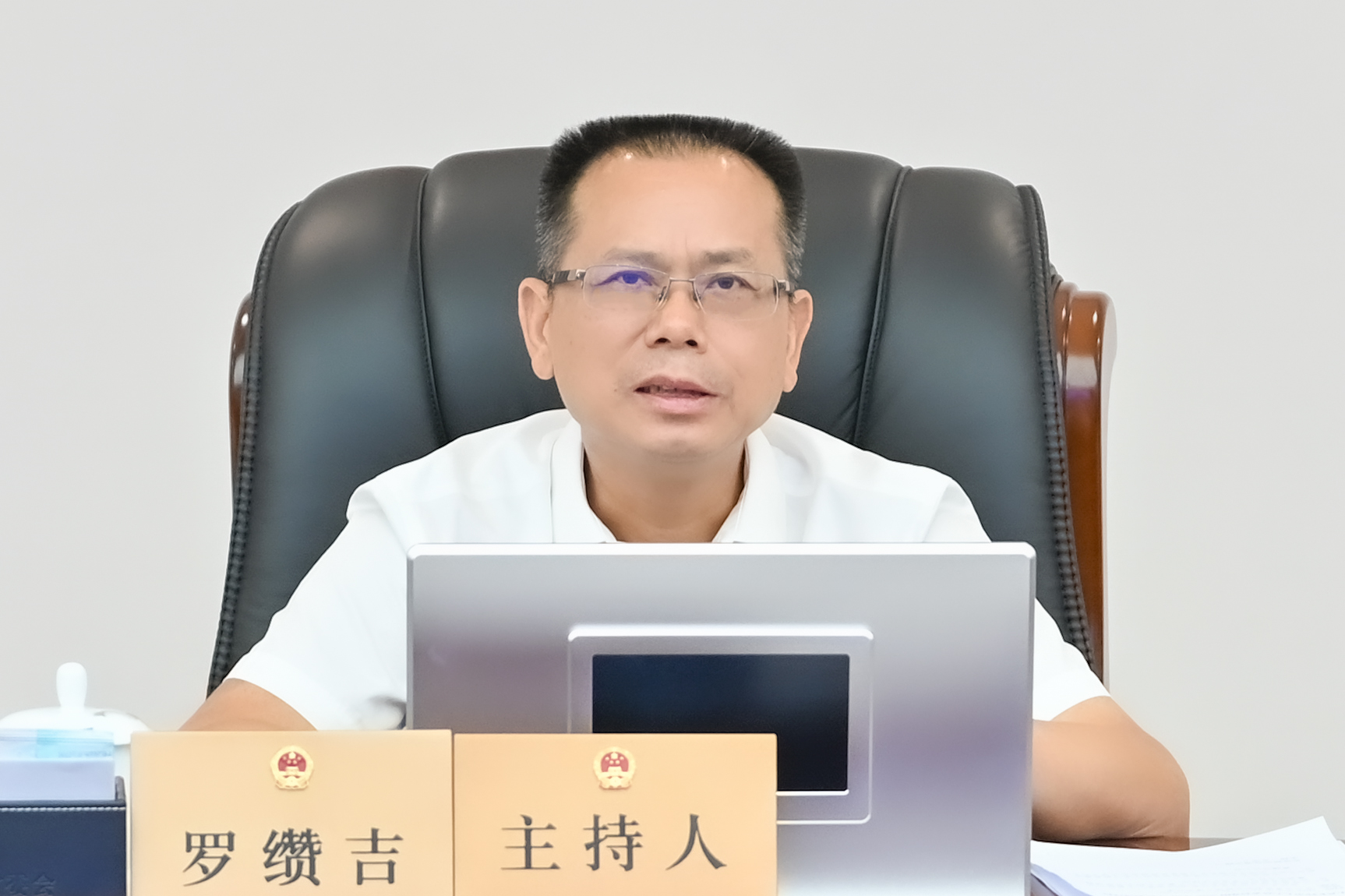 市人大常委会党组书记、主任罗缵吉讲话。 市人大常委会党组书记、主任罗缵吉讲话。