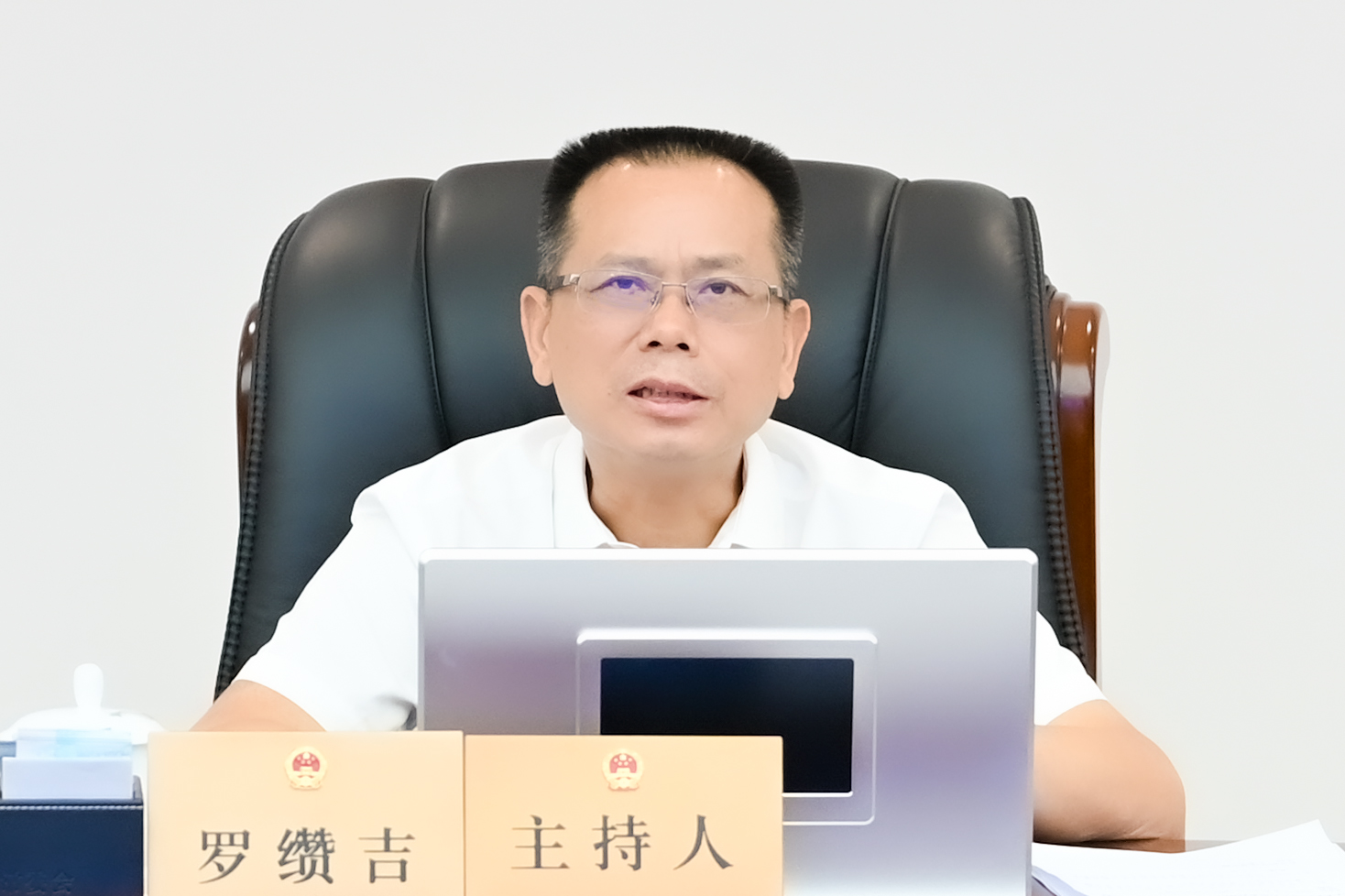 市人大常委会党组书记、主任罗缵吉讲话。 市人大常委会党组书记、主任罗缵吉讲话。