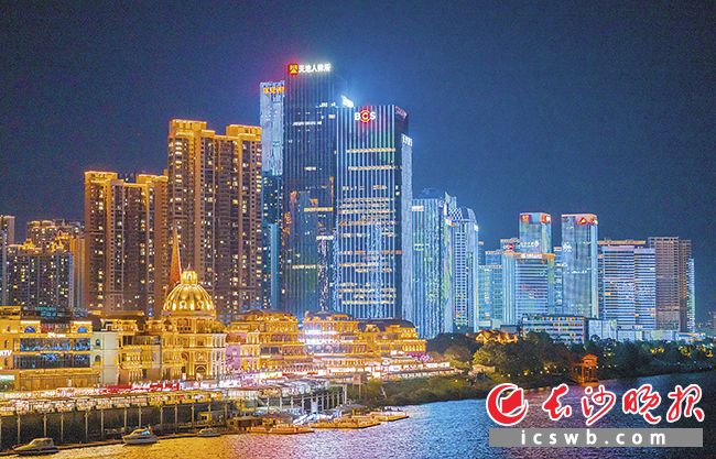 渔人码头,是长沙夜生活最集中的地方之一。 渔人码头,是长沙夜生活最集中的地方之一。