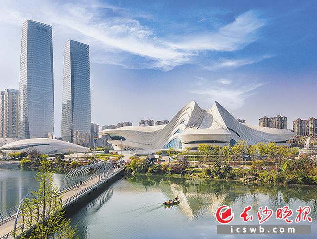 梅溪湖大剧院为城市培育了全新的文化经济增长点。 梅溪湖大剧院为城市培育了全新的文化经济增长点。
